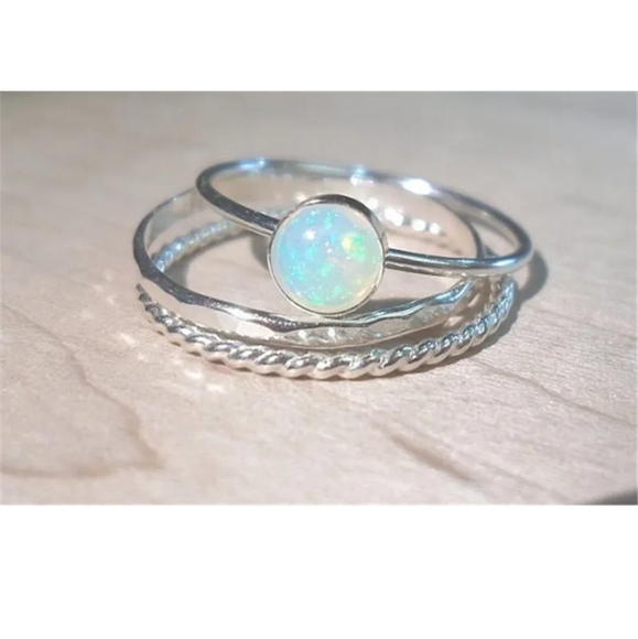 Vintage White Simulated Opal Silver Ring - Picture 2 of 3